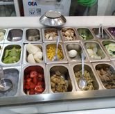 berbagai pilihan sayur dan protein untuk salad di salad point bogor