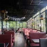 Foto Suasana 3 di Edensor Cafe & Resto, Sentul, Kabupaten Bogor