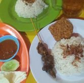 Foto Makanan 2 di Ayam Goreng Kremes & Nasi Uduk 68, Cibubur, Kabupaten Bogor