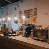 Foto Suasana 3 di Yellow Truck Coffee, Gatot Subroto, Bandung