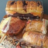 Foto Makanan 3 di Holland Bakery, Jatiasih, Bekasi