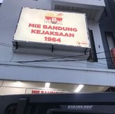 Foto Suasana 2 di Mie Bandung Kejaksaan 1964, Bekasi Selatan, Bekasi