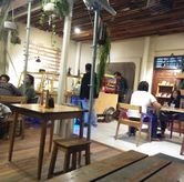 Foto Suasana 2 di Kopi Kompleks, Genteng, Surabaya