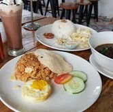 Foto Makanan 4 di Loko Cafe, Gubeng, Surabaya