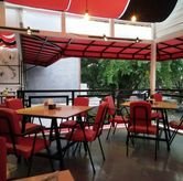 Foto Suasana 4 di Fifteen, Sumatera, Bandung
