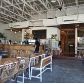 Foto Suasana 2 di Locaahands, Wonokromo, Surabaya