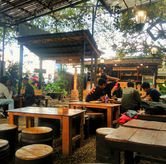 Foto Suasana 2 di North Wood Cafe, Gegerkalong, Bandung