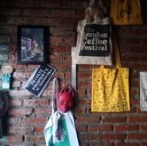 Foto Suasana 2 di Custom Coffee Garage, Aceh, Bandung