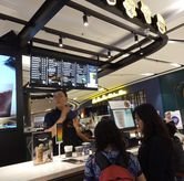 Foto Suasana 2 di KOI The, Tegalsari, Surabaya