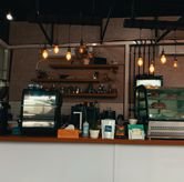 Foto Suasana 2 di Hailee Coffee, Riau, Bandung