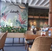 Foto Suasana 4 di Botanika, Kertajaya, Surabaya
