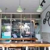 Foto Suasana 3 di Old Bike Coffee & Eatery, Sarijadi, Bandung