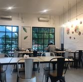 Foto Suasana 2 di Omma Kitchen, Wonocolo, Surabaya