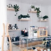 Foto Suasana 2 di Threelogy Coffee, Tegalsari, Surabaya