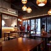 Foto Suasana 2 di Warung Pak Umar, Kayoon, Surabaya