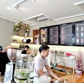 Foto Suasana 2 di Ejji Coffee Corner, Sambikerep, Surabaya