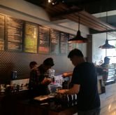 Foto Suasana 5 di Calibre Coffee Roasters, Genteng, Surabaya