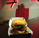 Foto Makanan 1 di Burgertard, Aceh, Bandung
