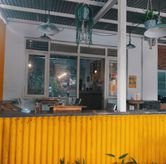Foto Suasana 2 di Yellow Truck Coffee, Gatot Subroto, Bandung