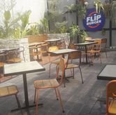 Foto Suasana 2 di Flip Burger, Riau, Bandung