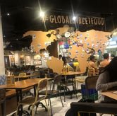Foto Suasana 4 di The People's Cafe, Tegalsari, Surabaya