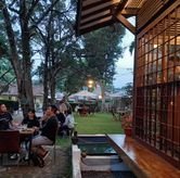 Foto Suasana 3 di Manpuku Coffee & Eatery, Dago Atas, Bandung