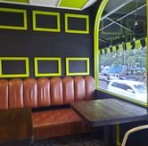 Foto Suasana 2 di Burger Bangor, Pasir Kaliki, Bandung