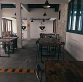Foto Suasana 2 di Yellow Truck Coffee, Sarijadi, Bandung