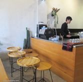 Foto Suasana 2 di Makmur Jaya Coffee Roaster, Sarijadi, Bandung