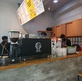 Foto Suasana 4 di Ejji Coffee Corner, Wonocolo, Surabaya