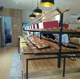 Foto Suasana 3 di Amaro Cake & Pastry, Trunojoyo, Bandung