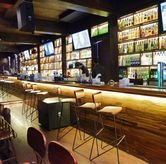 Foto Suasana 2 di Holywings, Kertajaya, Surabaya