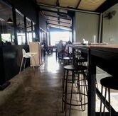 Foto Suasana 4 di Warunk UpNormal, Surapati, Bandung