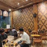 Foto Suasana 2 di Mazaya Coffee & Roastery, Gayungan, Surabaya